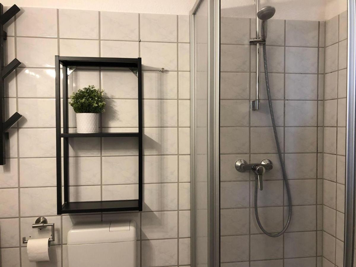 Ferienwohnung-Klaus-Stoertebeker-Mit-Sonnenterrasse-Garten-Zwischen-Strand-Wald-Und-Wiese Gustow  Dış mekan fotoğraf